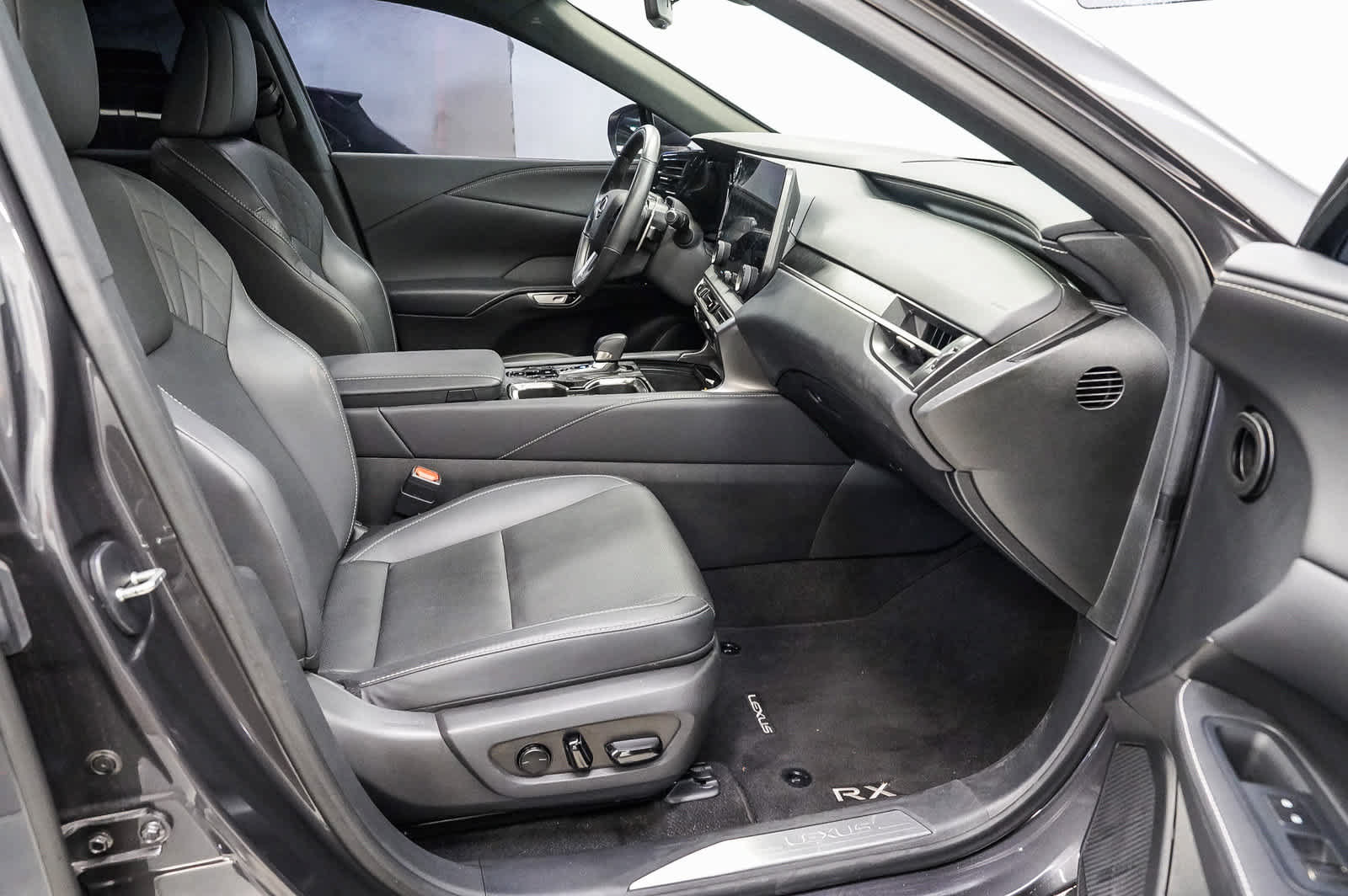 Used 2024 Lexus RX 350 Premium w/ Convenience Package FWD image 17