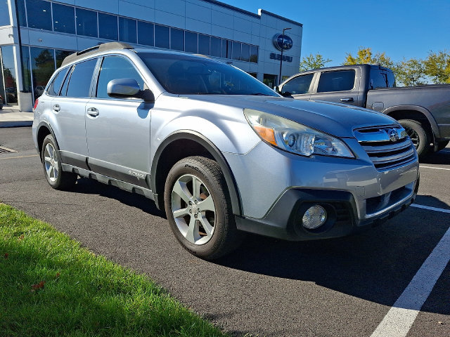Used 2013 Subaru Outback 2.5i Premium AWD/4WD image 1