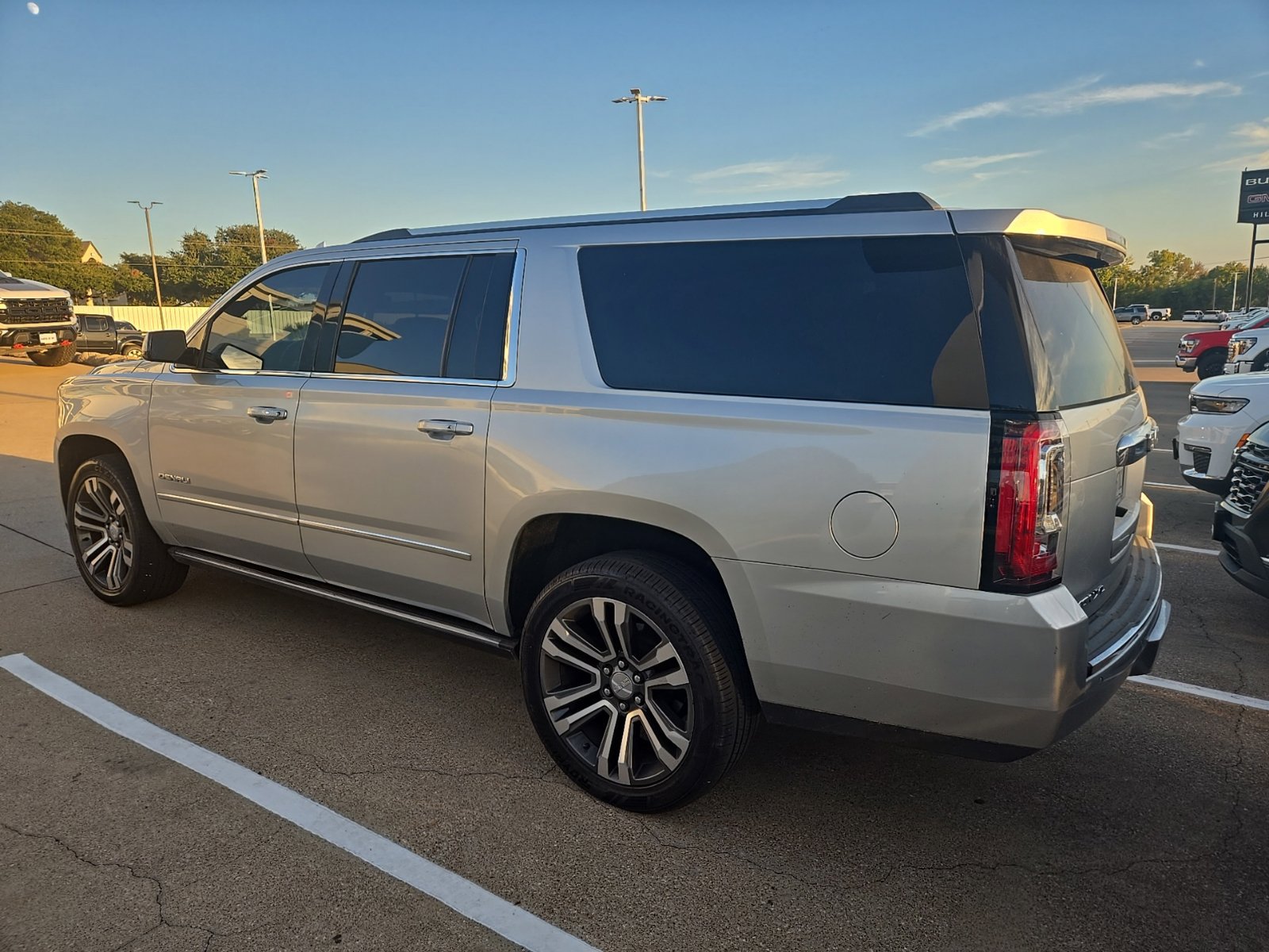 Used 2019 GMC Yukon XL Denali w/ Denali Ultimate Package RWD image 10