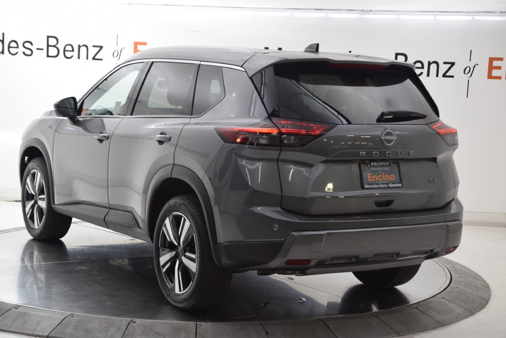 Used 2026 Nissan Rogue SL FWD image 4