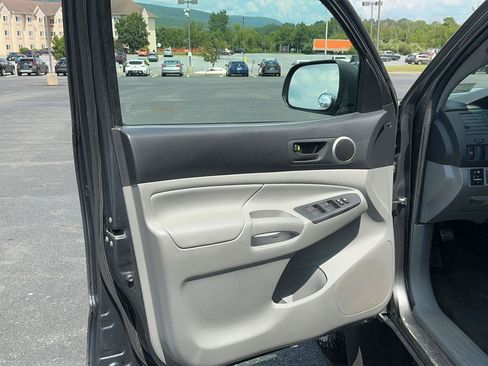 Used 2012 Toyota Tacoma 4x4 Double Cab w/ TRD Sport Pkg image 14