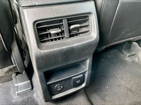 Used 2021 Ford Edge Titanium AWD/4WD image 10