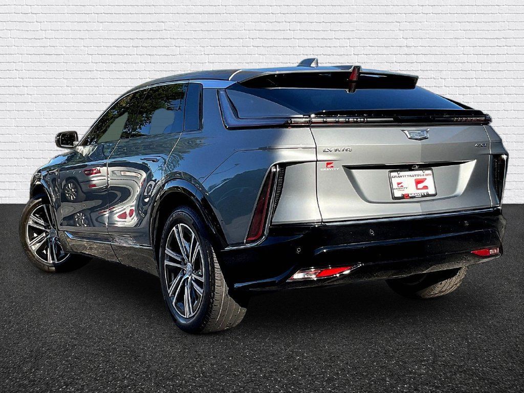 Used 2024 Cadillac Lyriq Luxury RWD image 3
