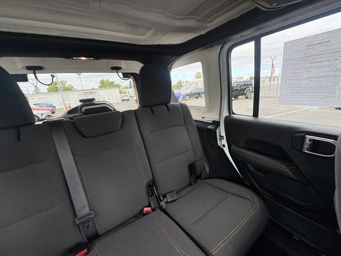 Used 2025 Jeep Wrangler Unlimited Sahara AWD/4WD image 37
