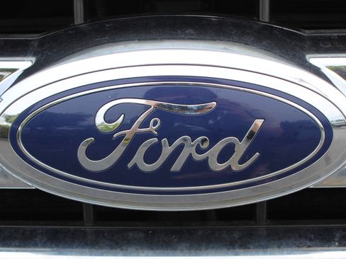 Used 2016 Ford F150 XLT w/ Equipment Group 302A Luxury AWD/4WD image 13