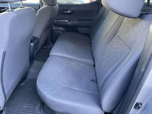 Used 2017 Toyota Tacoma TRD Sport image 21