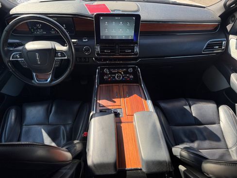 Used 2019 Lincoln Navigator Reserve image 17