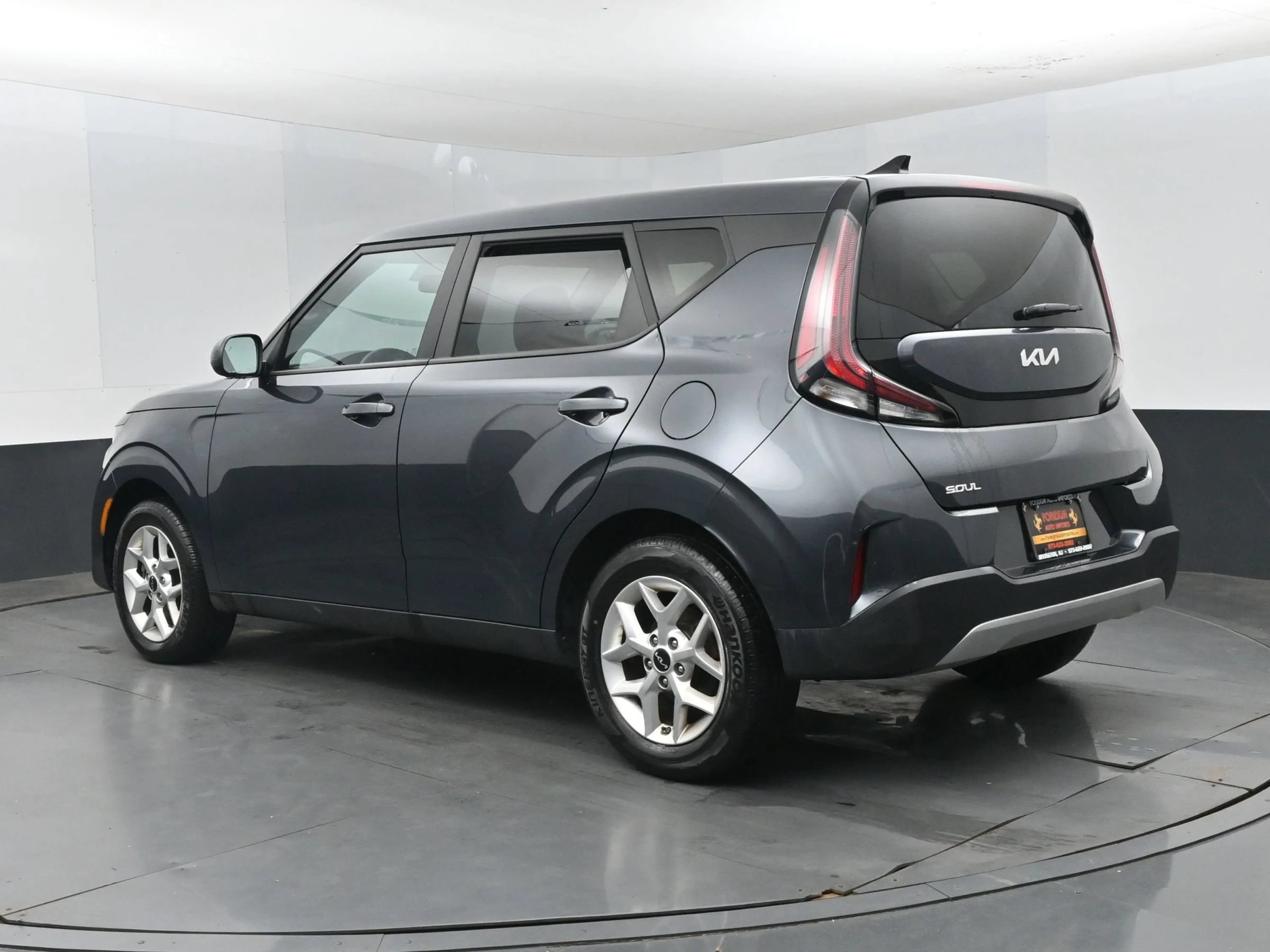 Used 2024 Kia Soul LX w/ LX Technology Package FWD image 9