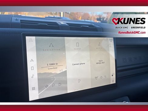 Used 2024 Land Rover Defender 130 X-Dynamic SE image 31