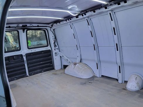 Used 2019 Chevrolet Express 3500 Extended w/ Driver Convenience Package RWD image 10