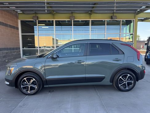Used 2024 Kia Niro EX image 7