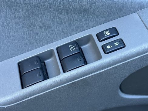 Used 2020 Nissan Frontier SV image 13