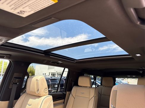 Used 2024 Cadillac Escalade ESV Premium Luxury AWD/4WD image 33