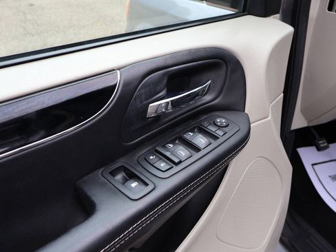 Used 2017 Dodge Grand Caravan SXT FWD image 15