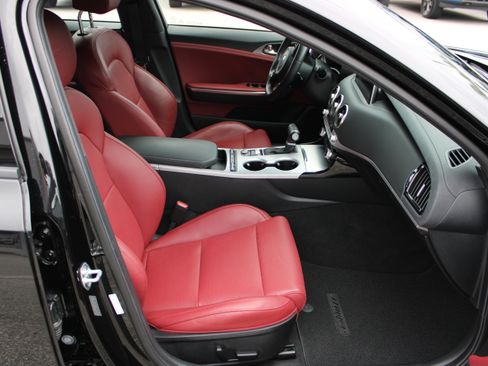 Used 2018 Kia Stinger GT1 image 17