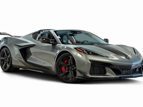 Used 2024 Chevrolet Corvette Z06 w/ Z07 Performance Package image 4