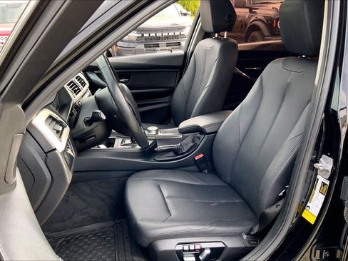 Used 2018 BMW 320i Sedan image 8