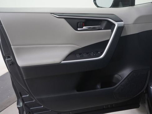 Used 2025 Toyota RAV4 XLE image 20