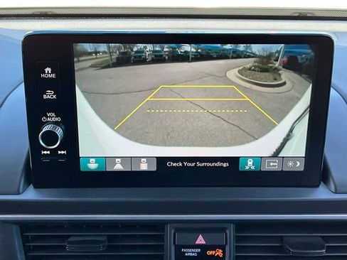 Used 2025 Honda Pilot Touring image 16