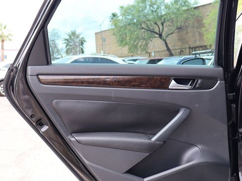 Used 2015 Volkswagen Passat TDI SEL Premium FWD image 29