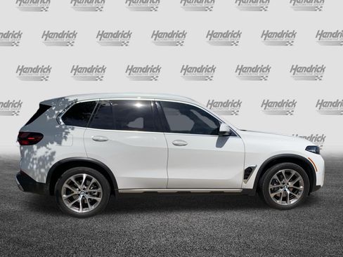 Used 2024 BMW X5 xDrive40i w/ Parking Assistance Package AWD/4WD image 11