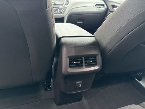 Used 2024 Chevrolet Equinox LS w/ LS Convenience Package FWD image 12