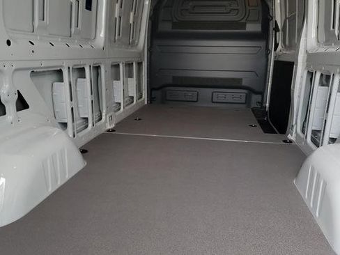 Used 2025 Mercedes-Benz Sprinter 2500 image 9