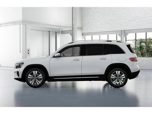 Used 2026 Mercedes-Benz GLB 250 4MATIC image 34