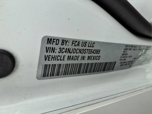 Used 2025 Jeep Compass Limited w/ Elite Group AWD/4WD image 11