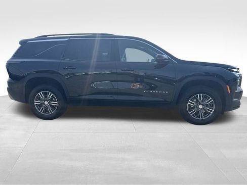 Used 2026 Chevrolet Traverse LT w/ Driver Confidence Package AWD/4WD image 2