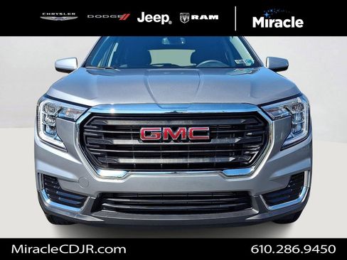 Used 2024 GMC Terrain SLE w/ Driver Convenience Package AWD/4WD image 2