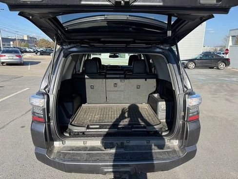 Used 2017 Toyota 4Runner SR5 Premium image 8