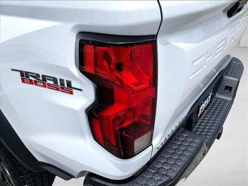Used 2025 Chevrolet Colorado Trail Boss w/ Midnight Edition AWD/4WD image 29