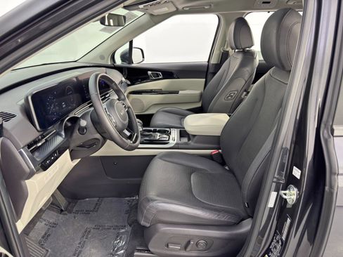 Used 2024 Kia Carnival SX Prestige image 17