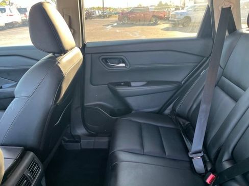 Used 2024 Nissan Rogue SL FWD image 12