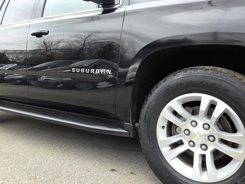 Used 2019 Chevrolet Suburban LT image 18