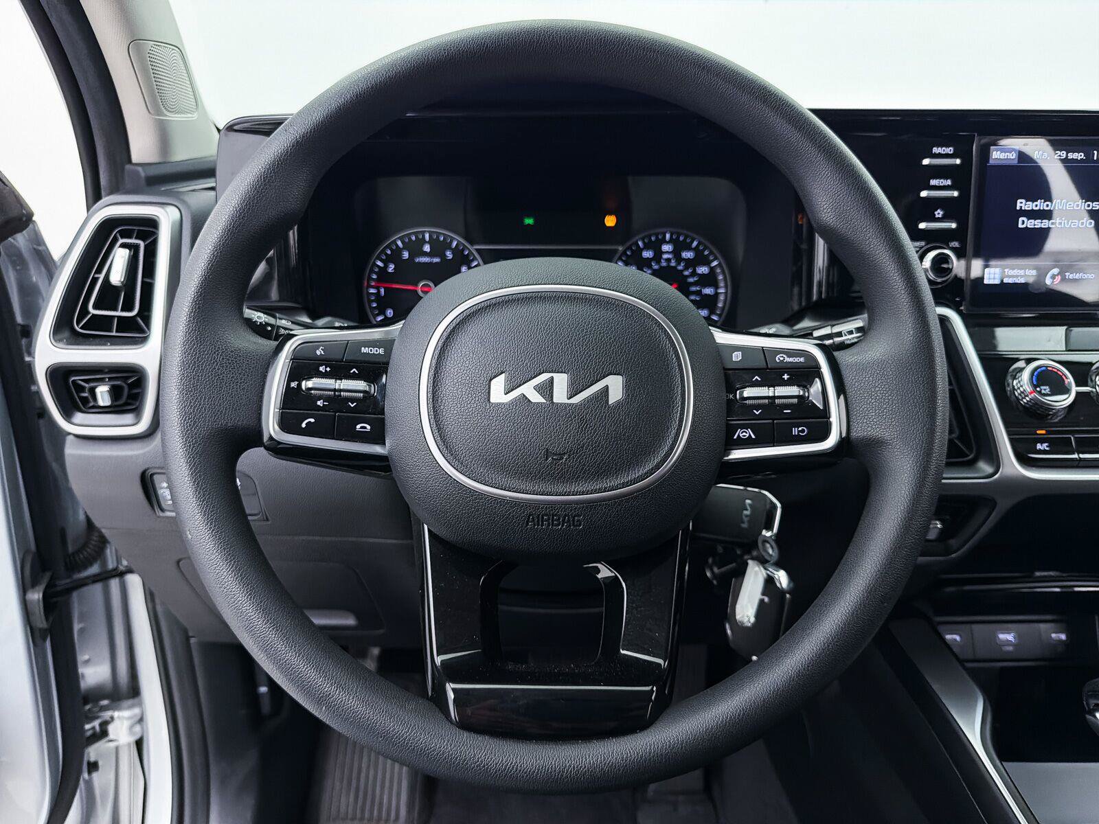 Used 2022 Kia Sorento LX FWD image 3