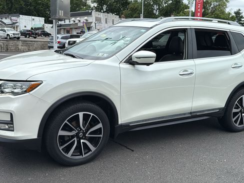 Used 2019 Nissan Rogue SL w/ Premium Package image 3