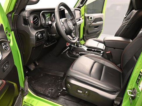 Used 2025 Jeep Gladiator Rubicon AWD/4WD image 10