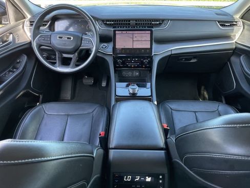 Used 2022 Jeep Grand Cherokee L Limited w/ Luxury Tech Group II RWD image 11