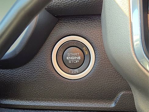 Used 2024 RAM 3500 Laramie image 31