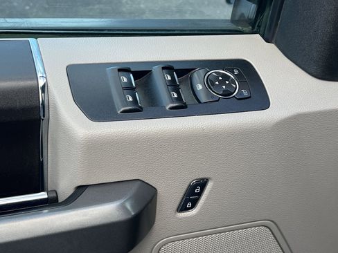 Used 2015 Ford F150 XLT image 13