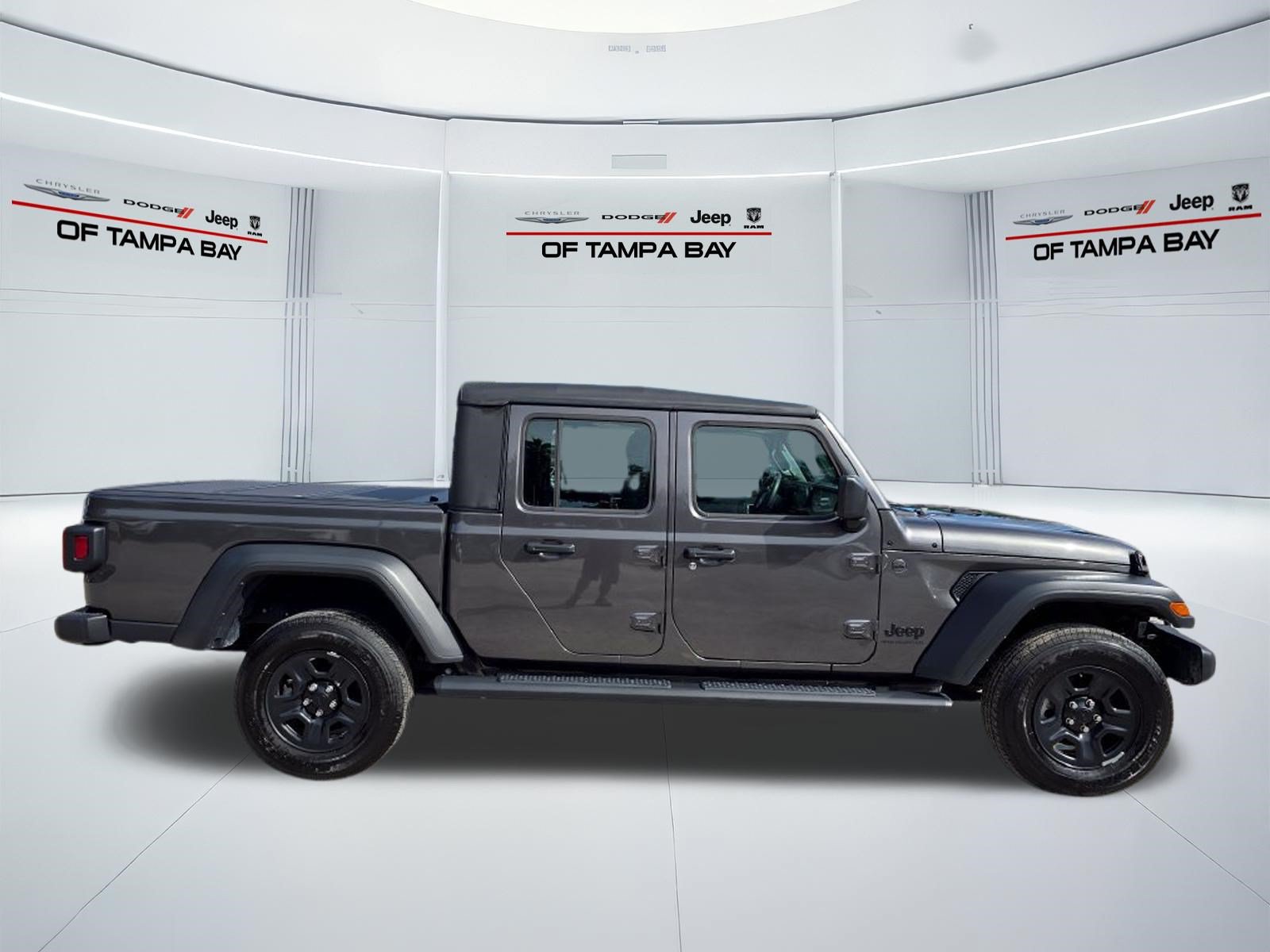 Used 2025 Jeep Gladiator Sport AWD/4WD image 8