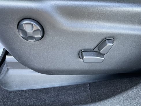 Used 2021 Jeep Grand Cherokee Laredo X image 13