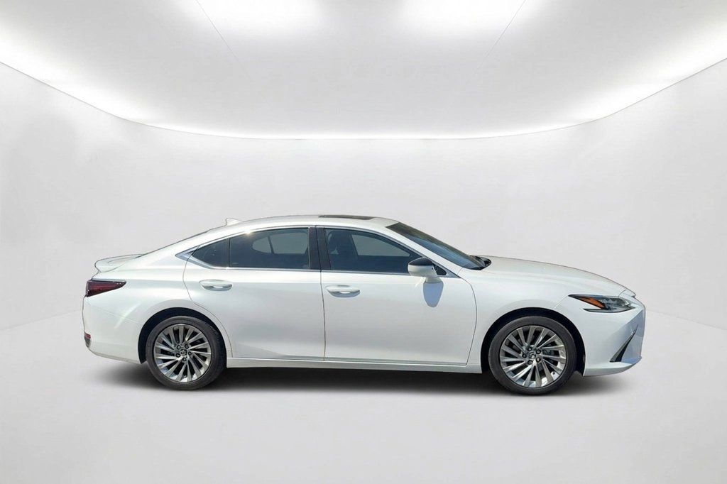 Used 2023 Lexus ES 300h w/ Accessory Package (Z1) FWD image 4