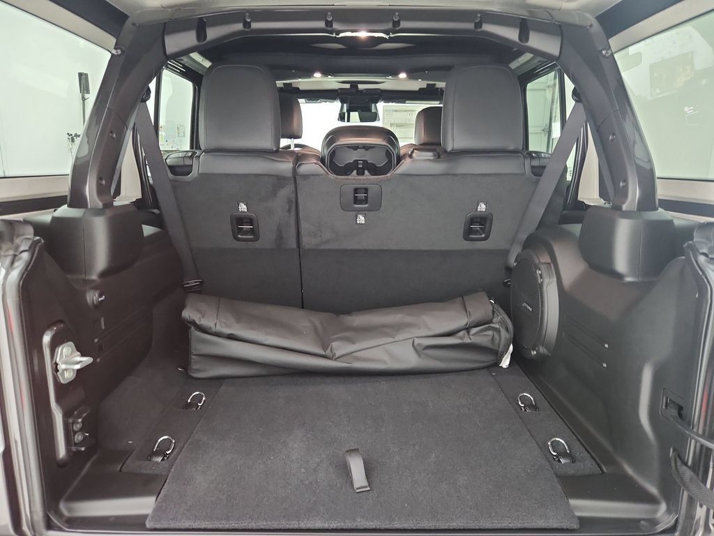 New 2026 Jeep Wrangler Unlimited Sahara AWD/4WD image 30