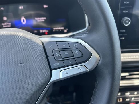 Certified 2025 Volkswagen Taos SE AWD/4WD image 16