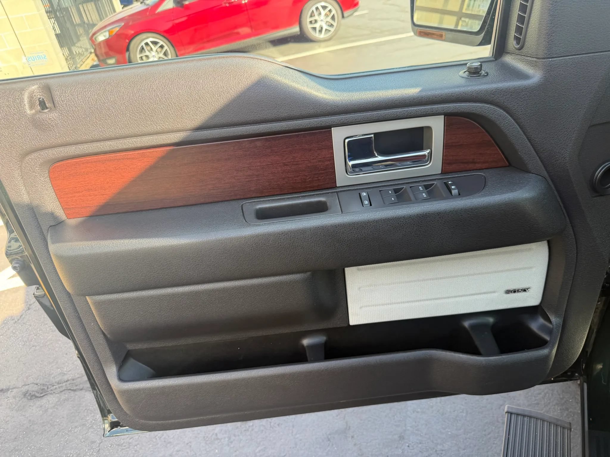 Used 2014 Ford F150 King Ranch w/ King Ranch Luxury Package AWD/4WD image 10