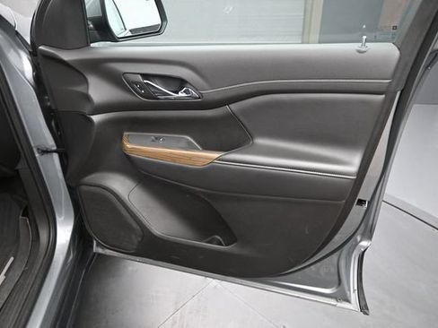 Used 2023 GMC Acadia SLE w/ Driver Convenience Package FWD image 20