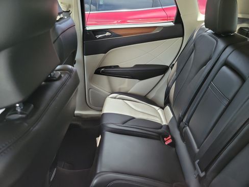 Used 2019 Lincoln MKC Select w/ Select Plus Package FWD image 8